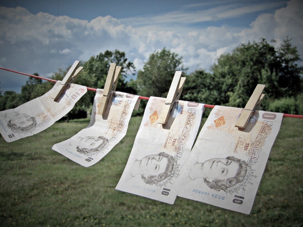 £10 notes pegged to a washing line