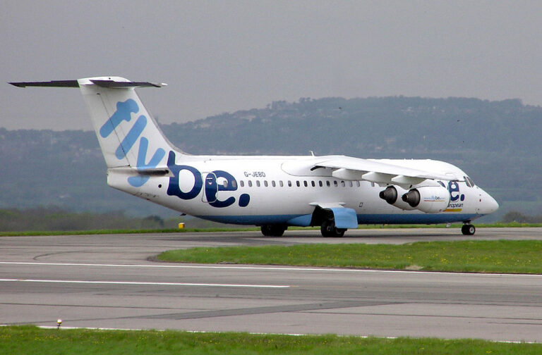 Flybe airplane - Arpingstone / Public domain