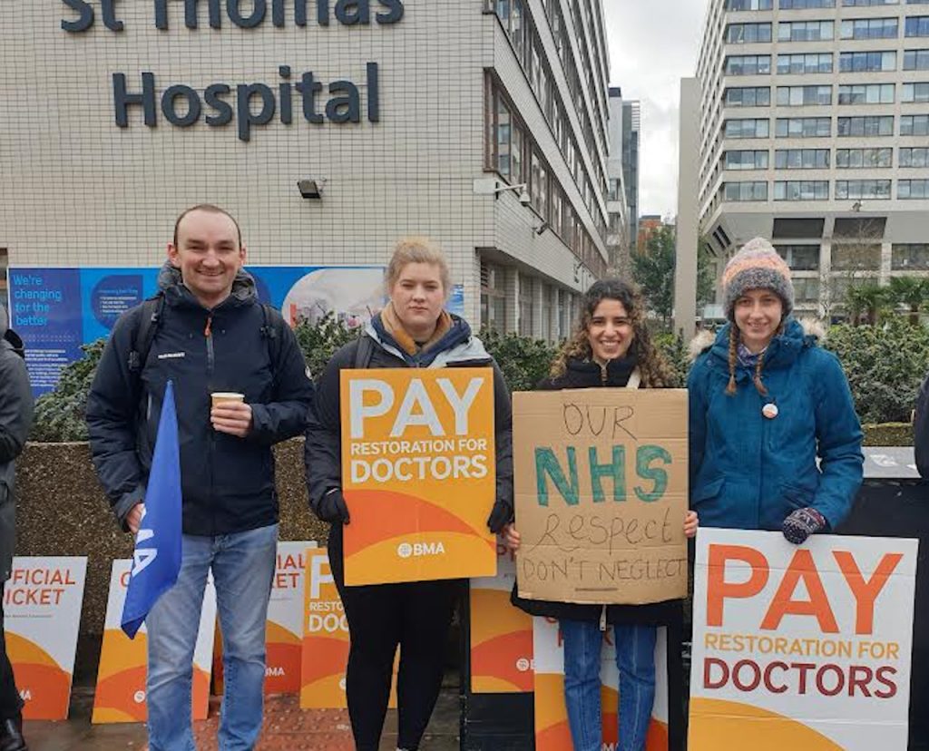 Doctors strike over pay NHS