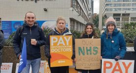 Doctors strike over pay NHS