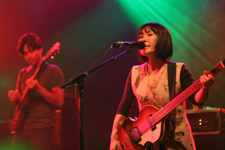 Indie band Deerhoof