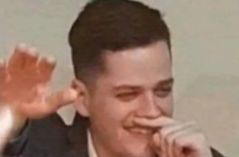 Reform candidate performs a Nazi salute