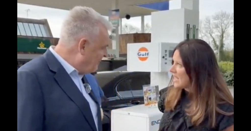 Woman confronts Lee Anderson MP over England Flags